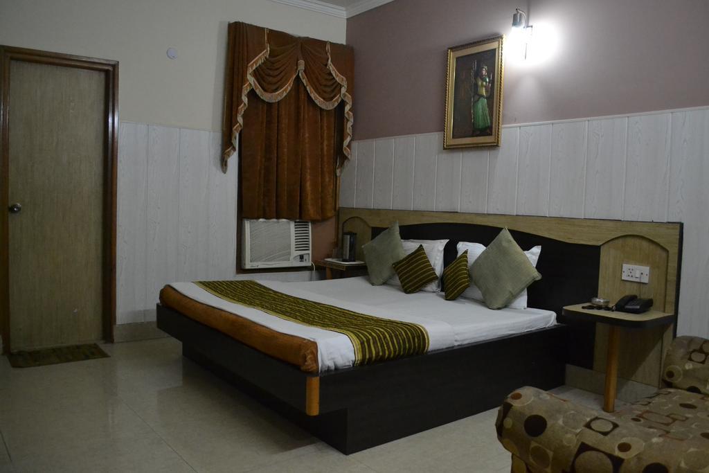 Hotel Atithi International Катра Номер фото