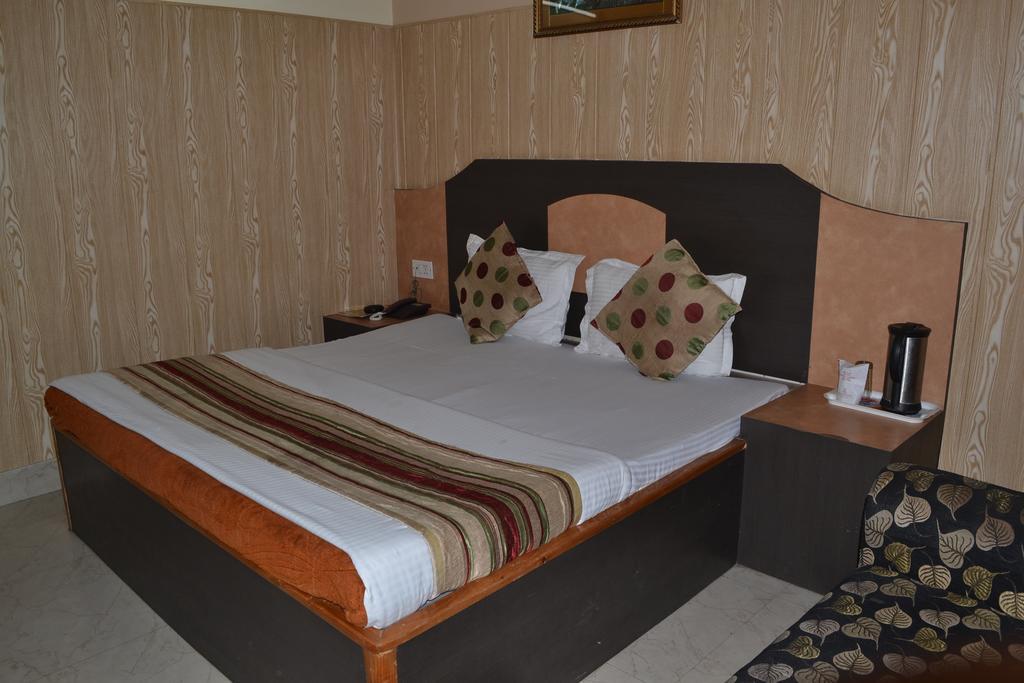 Hotel Atithi International Катра Номер фото
